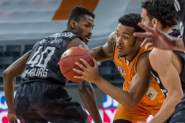 证明了他在 证明了他在