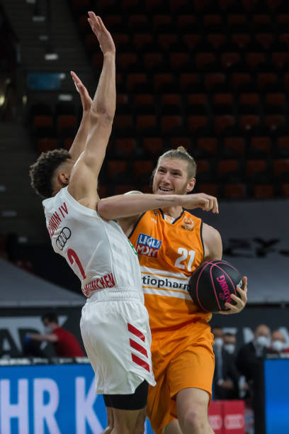 同时兼具技 同时兼具技