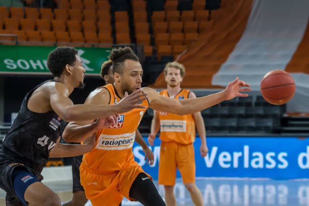 迫对方持球 迫对方持球