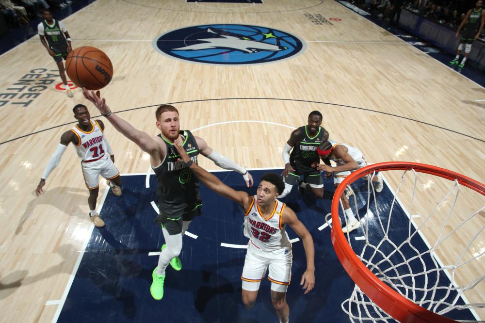 东队在后场 东队在后场